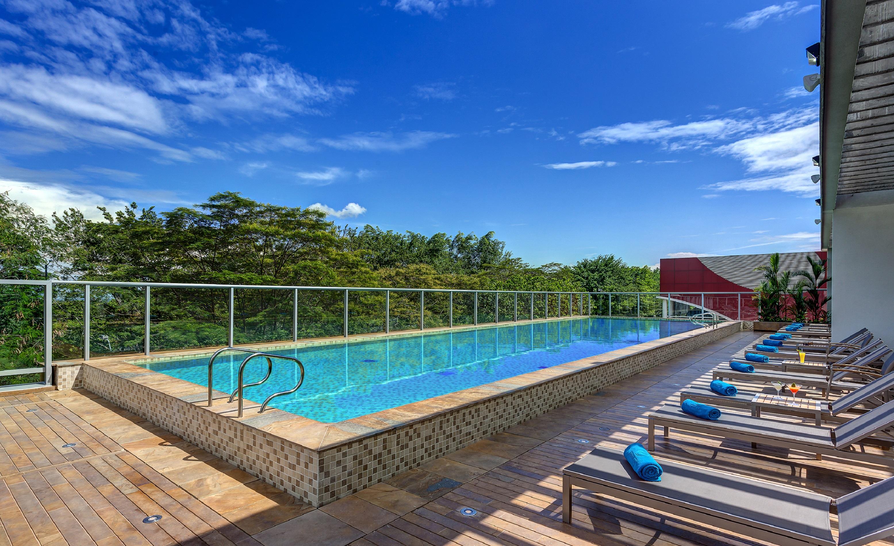 Estelar Villavicencio Hotel&Centro De Convenciones Exterior foto The swimming pool at the hotel