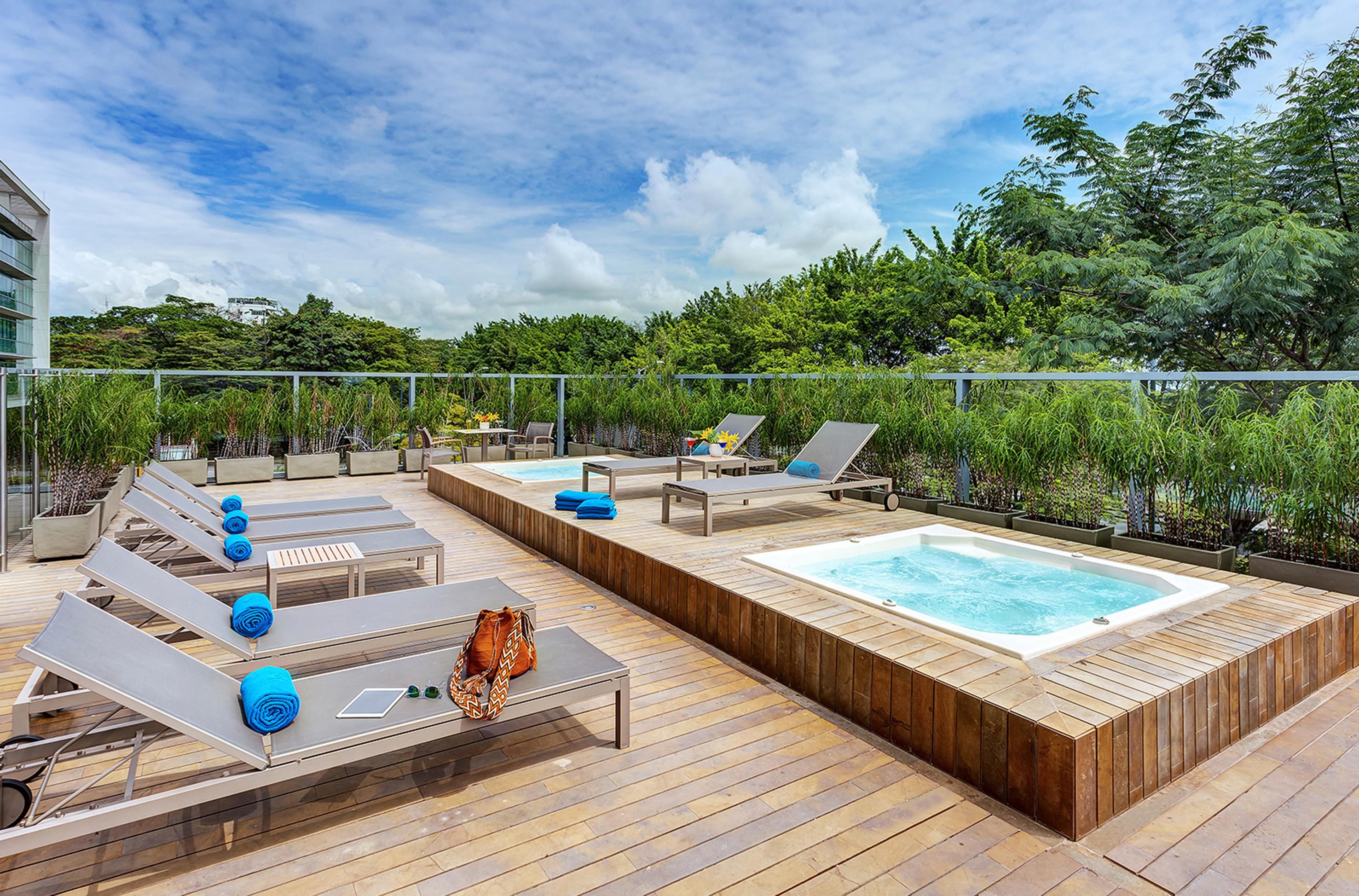 Estelar Villavicencio Hotel&Centro De Convenciones Exterior foto Rooftop pool at the hotel