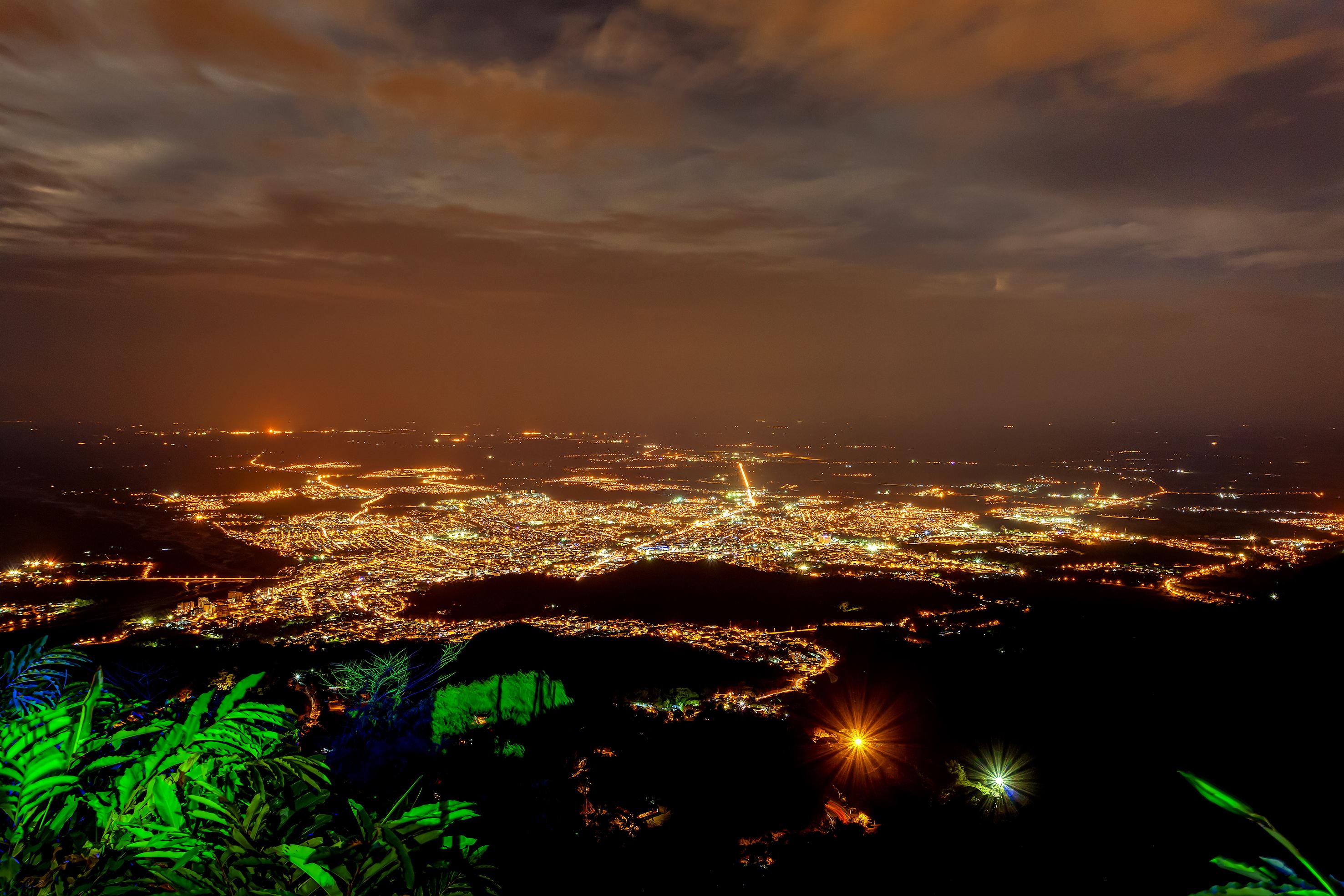 Estelar Villavicencio Hotel&Centro De Convenciones Exterior foto View of the city at night