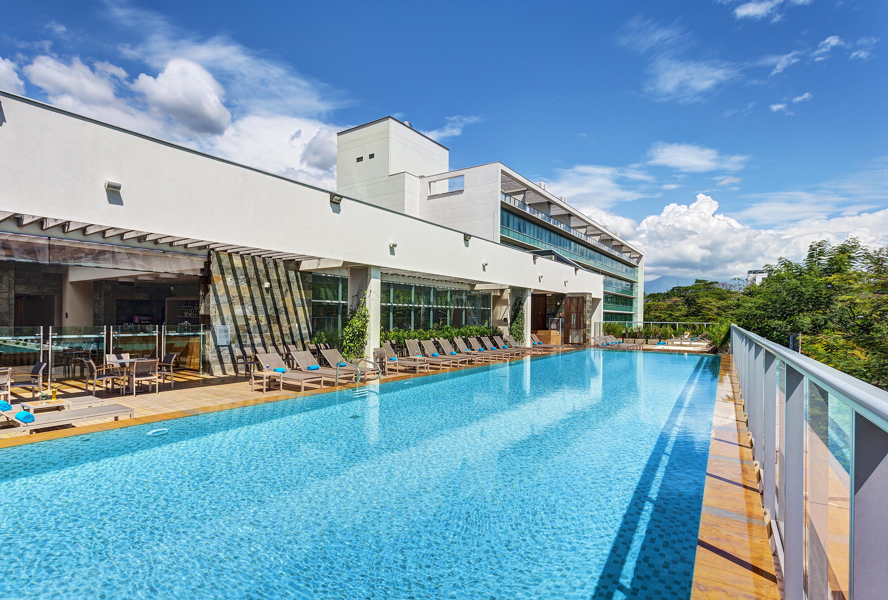 Estelar Villavicencio Hotel&Centro De Convenciones Exterior foto The swimming pool at the hotel