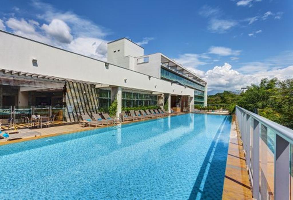 Estelar Villavicencio Hotel&Centro De Convenciones Exterior foto The swimming pool at the hotel