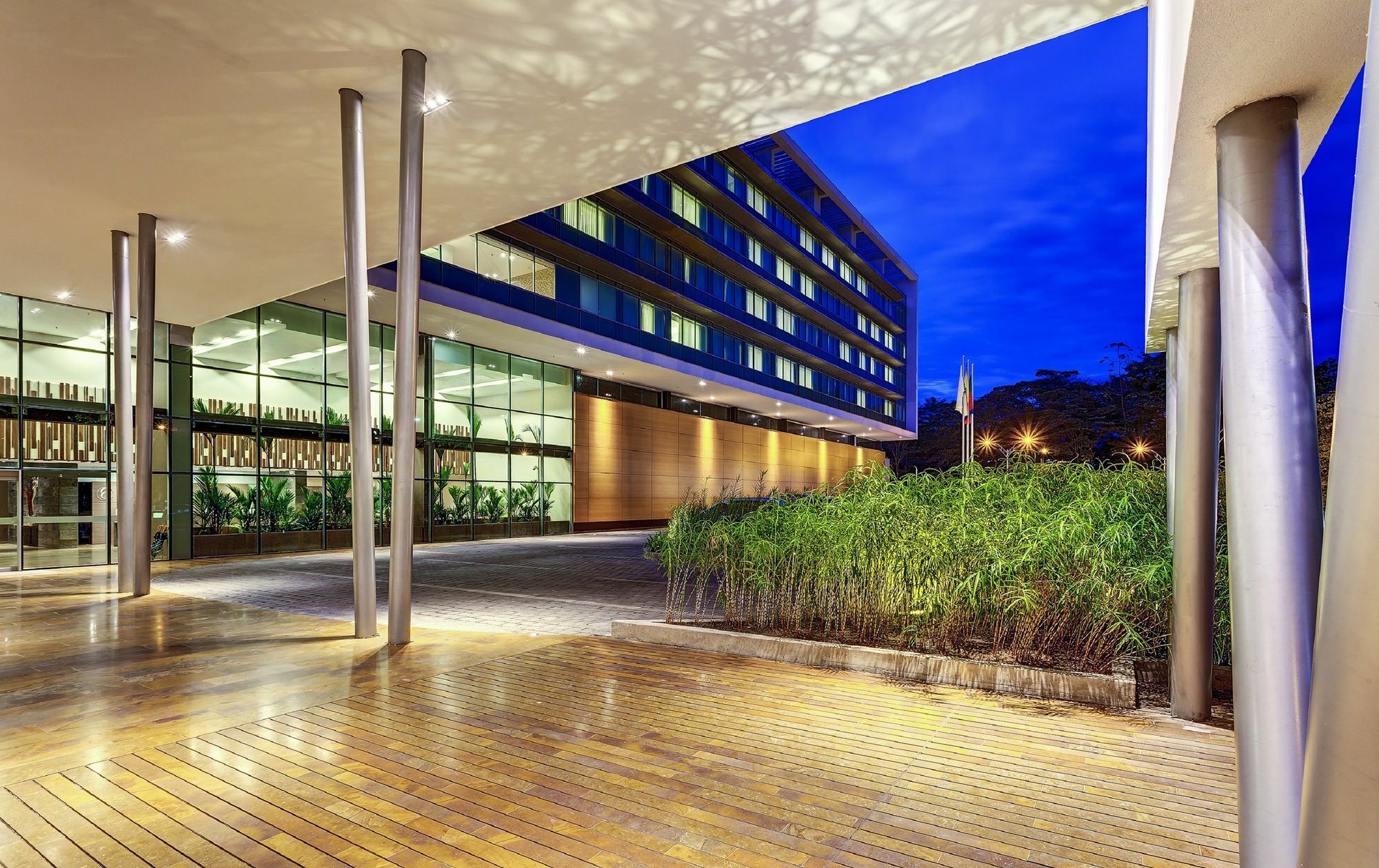 Estelar Villavicencio Hotel&Centro De Convenciones Exterior foto The hotel's entrance